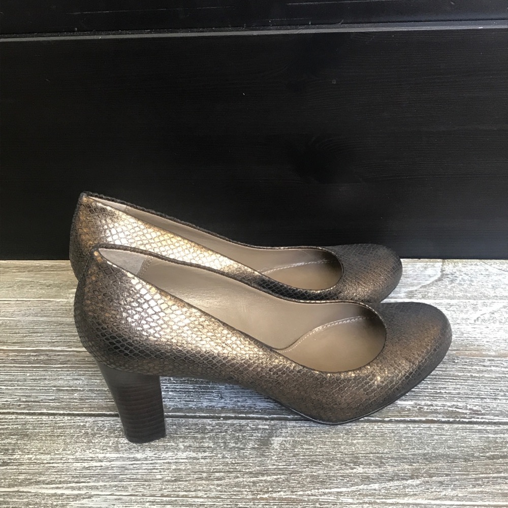 ⭐️ New Liz Claiborne Faux Snake Skin  Heels - Picture 4 of 7
